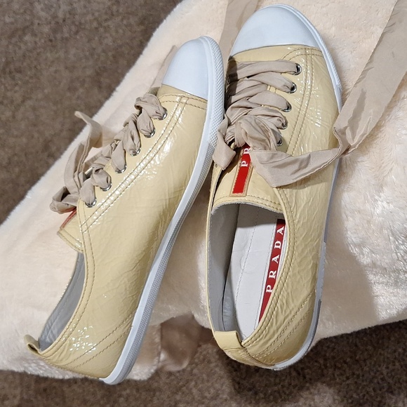 Prada authentic vintage patent leather lace-up sneakers - Picture 4 of 11